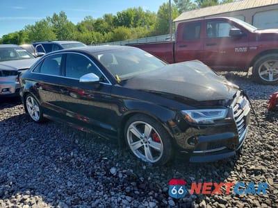 Czwarte zdjęcie samochodu z boku: 2018 AUDI S3 PREMIUM PLUS VIN:WAUB1GFF3J1087265 - miniatura