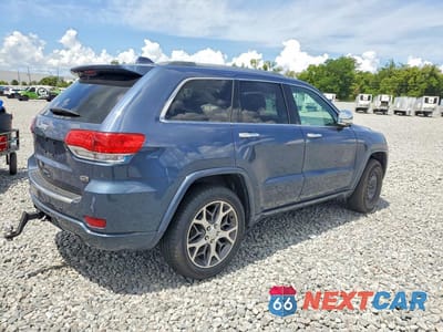Trzecie zdjęcie samochodu z tyłu: 2021 JEEP GRAND CHEROKEE OVERLAND VIN:1C4RJFCG9MC786904 - miniatura