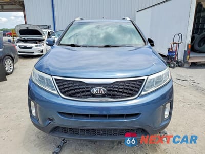 Piąte zdjęcie samochodu w środku: 2015 KIA SORENTO LX VIN:5XYKT4A64FG607905 - miniatura