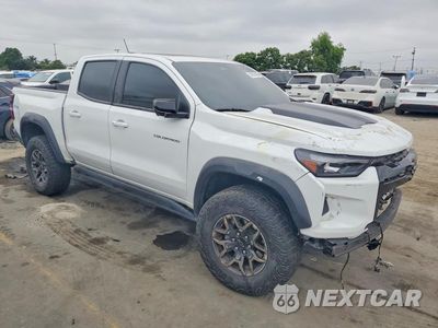 Czwarte zdjęcie samochodu z boku: 2024 CHEVROLET COLORADO ZR2 VIN:1GCPTFEK5R1226741 - miniatura