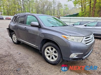 Czwarte zdjęcie samochodu z boku: 2011 TOYOTA HIGHLANDER BASE VIN:5TDBK3EH3BS086374 - miniatura