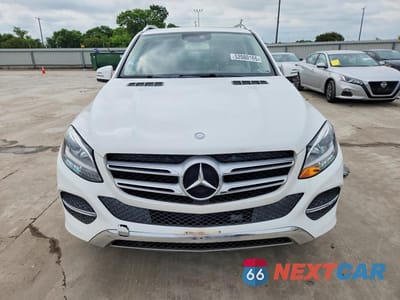 Piąte zdjęcie samochodu w środku: 2016 MERCEDES-BENZ GLE 350 4MATIC VIN:4JGDA5HB6GA727483 - miniatura