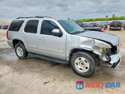 Czwarte zdjęcie samochodu z boku: 2013 CHEVROLET TAHOE C1500 LT VIN:1GNSCBE06DR301613 - miniatura