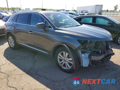 Czwarte zdjęcie samochodu z boku: 2018 LINCOLN MKX PREMIERE VIN:2LMPJ6JR6JBL35355 - miniatura