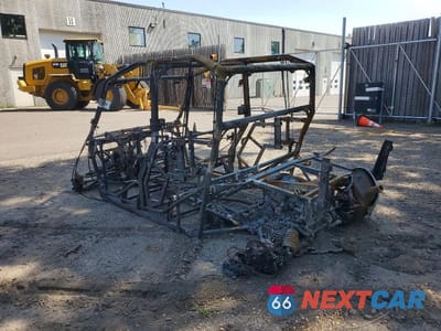 Trzecie zdjęcie samochodu z tyłu: 2024 POLARIS GENERAL UTILITY VEHICLE VIN:3NSGMK998RH361798 - miniatura