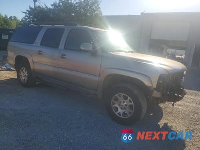 Czwarte zdjęcie samochodu z boku: 2003 CHEVROLET SUBURBAN K1500 VIN:3GNFK16ZX3G112327 - miniatura