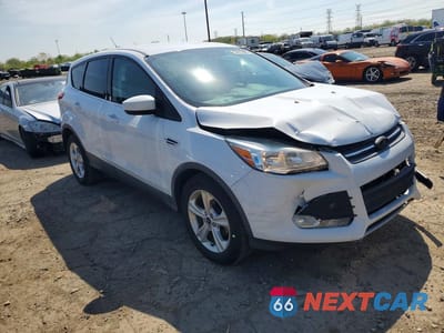 Czwarte zdjęcie samochodu z boku: 2015 FORD ESCAPE SE VIN:1FMCU0G77FUC34556 - miniatura