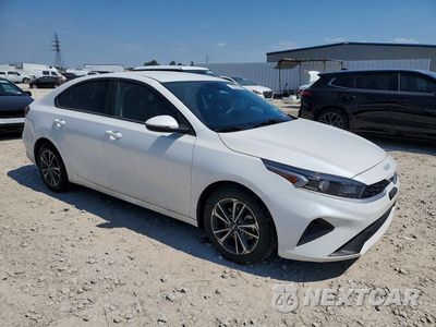 Czwarte zdjęcie samochodu z boku: 2024 KIA FORTE LX, LXS VIN:3KPF24AD3RE794168 - miniatura
