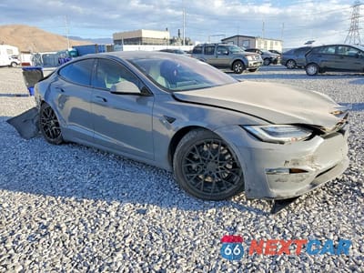 Czwarte zdjęcie samochodu z boku: 2022 TESLA MODEL S VIN:5YJSA1E52NF463718 - miniatura