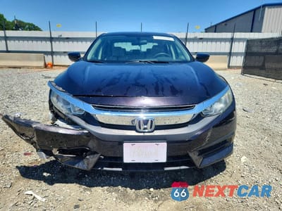 Piąte zdjęcie samochodu w środku: 2018 HONDA CIVIC LX VIN:2HGFC2F59JH558704 - miniatura