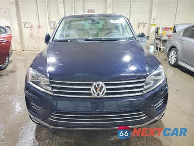 Piąte zdjęcie samochodu w środku: 2015 VOLKSWAGEN TOUAREG V6 VIN:WVGEF9BP4FD002222 - miniatura