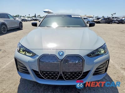 Piąte zdjęcie samochodu w środku: 2024 BMW I4 EDRIVE 35 VIN:WBY43AW04RFS79810 - miniatura