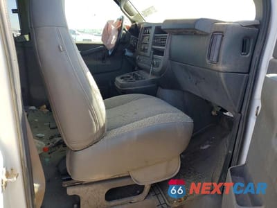 Piąte zdjęcie samochodu w środku: 2020 CHEVROLET EXPRESS G3500 LS 6.0L V8 PASSENGER VIN:1GAZGNFG7L1251187 - miniatura