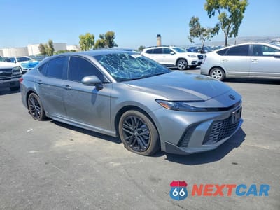 Czwarte zdjęcie samochodu z boku: 2025 TOYOTA CAMRY SE VIN:4T1DAACK7SU592294 - miniatura
