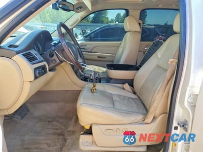 Zdjęcie 7 z 13 samochodu: 2009 CADILLAC ESCALADE LUXURY VIN:1GYFK23249R111313 - miniatura