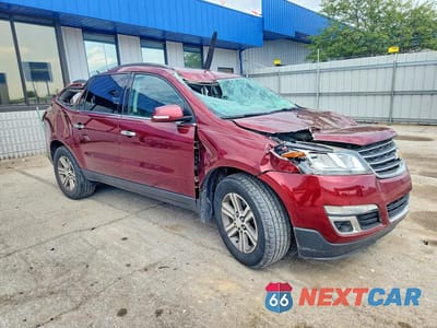 Czwarte zdjęcie samochodu z boku: 2017 CHEVROLET TRAVERSE LT VIN:1GNKRGKD6HJ291799 - miniatura