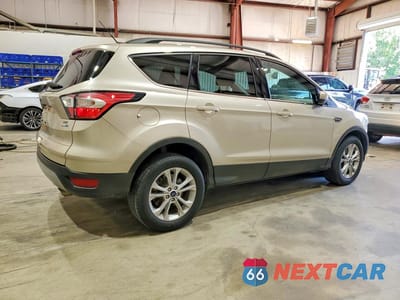 Trzecie zdjęcie samochodu z tyłu: 2017 FORD ESCAPE SE VIN:1FMCU9G96HUD53658 - miniatura