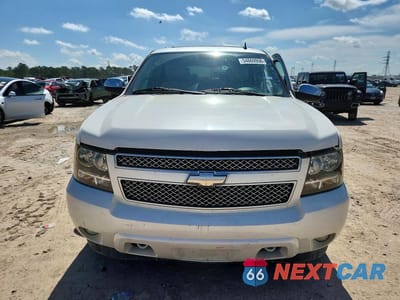 Piąte zdjęcie samochodu w środku: 2011 CHEVROLET TAHOE VIN:1GNSKCE03BR134617 - miniatura