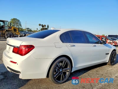 Trzecie zdjęcie samochodu z tyłu: 2013 BMW 740 I VIN:WBAYA6C50DC995312 - miniatura