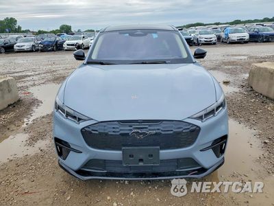 Piąte zdjęcie samochodu w środku: 2025 FORD MUSTANG MACH-E PREMIUM VIN:3FMTK3SU4SMA26685 - miniatura