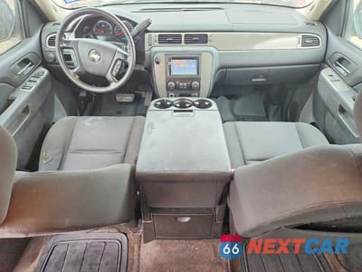 Zdjęcie 8 z 13 samochodu: 2010 CHEVROLET SUBURBAN C1500 LS VIN:1GNUCHE07AR220773 - miniatura