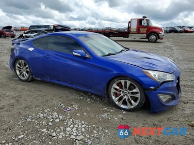 Czwarte zdjęcie samochodu z boku: 2013 HYUNDAI GENESIS COUPE 3.8L VIN:KMHHU6KJ3DU092702 - miniatura