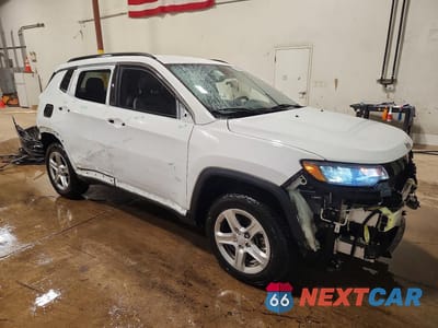 Czwarte zdjęcie samochodu z boku: 2023 JEEP COMPASS LATITUDE VIN:3C4NJDBNXPT561435 - miniatura