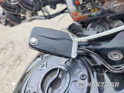 Zdjęcie 8 z 9 samochodu: 2023 DUCATI DIAVEL V4 VIN:ZDMGAR1W1PB000563 - miniatura