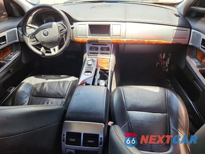 Zdjęcie 8 z 12 samochodu: 2014 JAGUAR XF VIN:SAJWA0ES8EPU09283 - miniatura