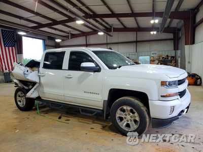 Czwarte zdjęcie samochodu z boku: 2018 CHEVROLET SILVERADO K1500 LT VIN:3GCUKREC6JG504374 - miniatura