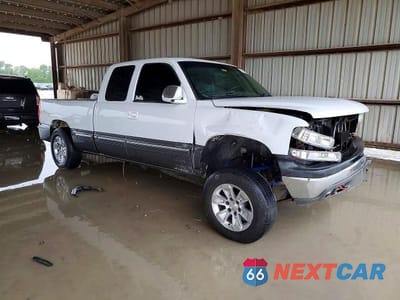 Czwarte zdjęcie samochodu z boku: 2001 CHEVROLET SILVERADO K1500 VIN:1GCEK19T01E242178 - miniatura