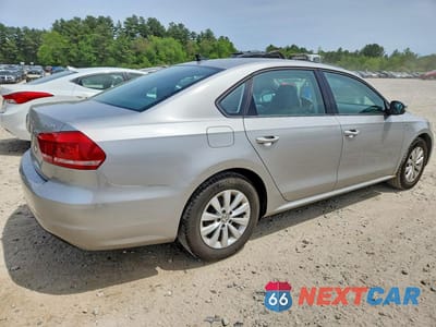 Trzecie zdjęcie samochodu z tyłu: 2014 VOLKSWAGEN PASSAT S VIN:1VWAT7A33EC097792 - miniatura