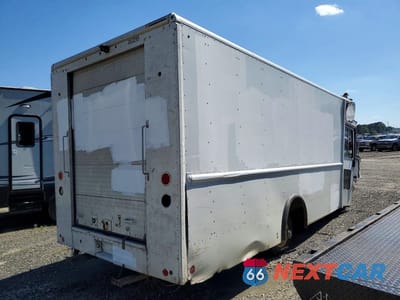 Trzecie zdjęcie samochodu z tyłu: 2012 FORD E450 DELIVERY TRUCK VIN:1FC4E4KLXCDA26734 - miniatura