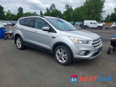 Czwarte zdjęcie samochodu z boku: 2018 FORD ESCAPE SE VIN:1FMCU9GD0JUA44021 - miniatura