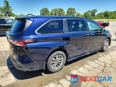 Trzecie zdjęcie samochodu z tyłu: 2021 TOYOTA SIENNA XLE VIN:5TDYRKEC9MS034075 - miniatura