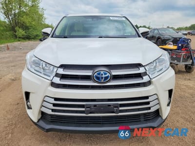 Piąte zdjęcie samochodu w środku: 2017 TOYOTA HIGHLANDER HYBRID XLE VIN:5TDJGRFH5HS035840 - miniatura