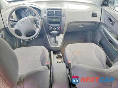 Zdjęcie 8 z 13 samochodu: 2006 HYUNDAI TUCSON GL VIN:KM8JM12B36U458626 - miniatura