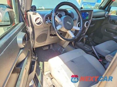 Zdjęcie 8 z 12 samochodu: 2008 JEEP WRANGLER SAHARA VIN:1J4FA54178L617620 - miniatura