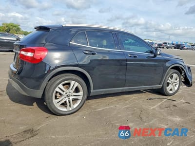Trzecie zdjęcie samochodu z tyłu: 2019 MERCEDES-BENZ GLA 250 VIN:WDCTG4EB8KU015748 - miniatura