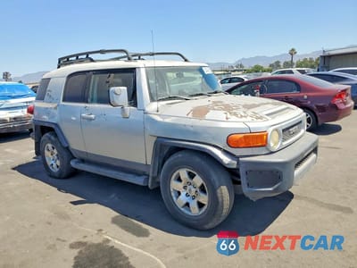 Czwarte zdjęcie samochodu z boku: 2007 TOYOTA FJ CRUISER BASE VIN:JTEZU11FX70012120 - miniatura