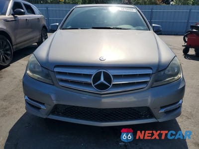 Piąte zdjęcie samochodu w środku: 2012 MERCEDES-BENZ C 250 VIN:WDDGF4HB3CR214559 - miniatura