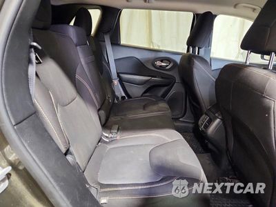 Zdjęcie 11 z 13 samochodu: 2016 JEEP CHEROKEE LATITUDE VIN:1C4PJMCBXGW112571 - miniatura