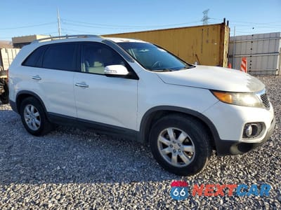 Czwarte zdjęcie samochodu z boku: 2013 KIA SORENTO LX VIN:5XYKT3A65DG337655 - miniatura