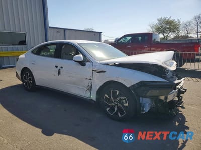 Czwarte zdjęcie samochodu z boku: 2025 HYUNDAI SONATA SEL VIN:KMHL64JA4SA510323 - miniatura