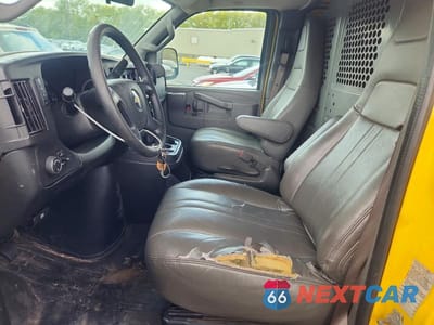 Zdjęcie 7 z 13 samochodu: 2019 CHEV EXPRESS G2500 VIN:1GCWGAFP3K1336013 - miniatura