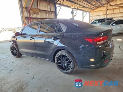 Drugie zdjęcie samochodu z przodu: 2019 KIA RIO S VIN:3KPA24ABXKE215806 - miniatura