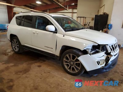 Czwarte zdjęcie samochodu z boku: 2017 JEEP COMPASS LATITUDE VIN:1C4NJDEB6HD190217 - miniatura