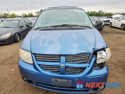 Piąte zdjęcie samochodu w środku: 2005 DODGE GRAND CARAVAN SXT VIN:2D4GP44LX5R346160 - miniatura