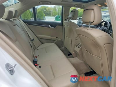 Zdjęcie 10 z 12 samochodu: 2014 MERCEDES-BENZ C 300 4MATIC VIN:WDDGF8AB9EA957245 - miniatura