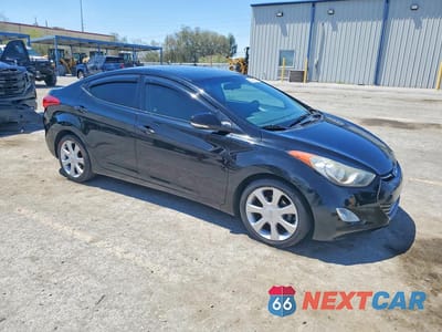 Czwarte zdjęcie samochodu z boku: 2013 HYUNDAI ELANTRA LIMITED VIN:5NPDH4AE7DH428782 - miniatura